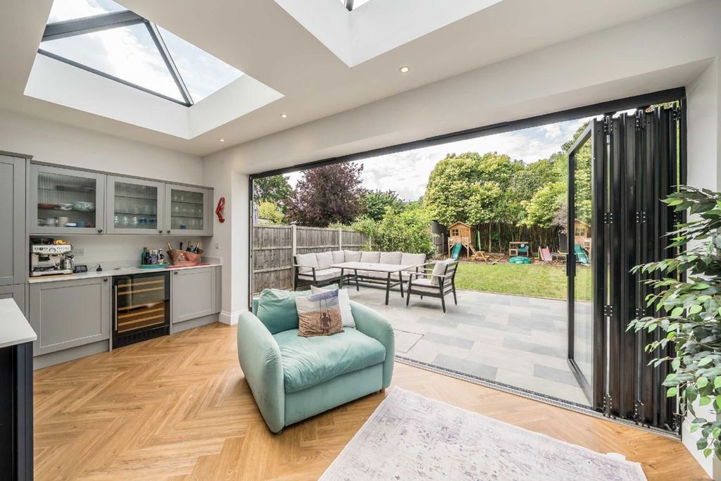 Property photo 3 of 8