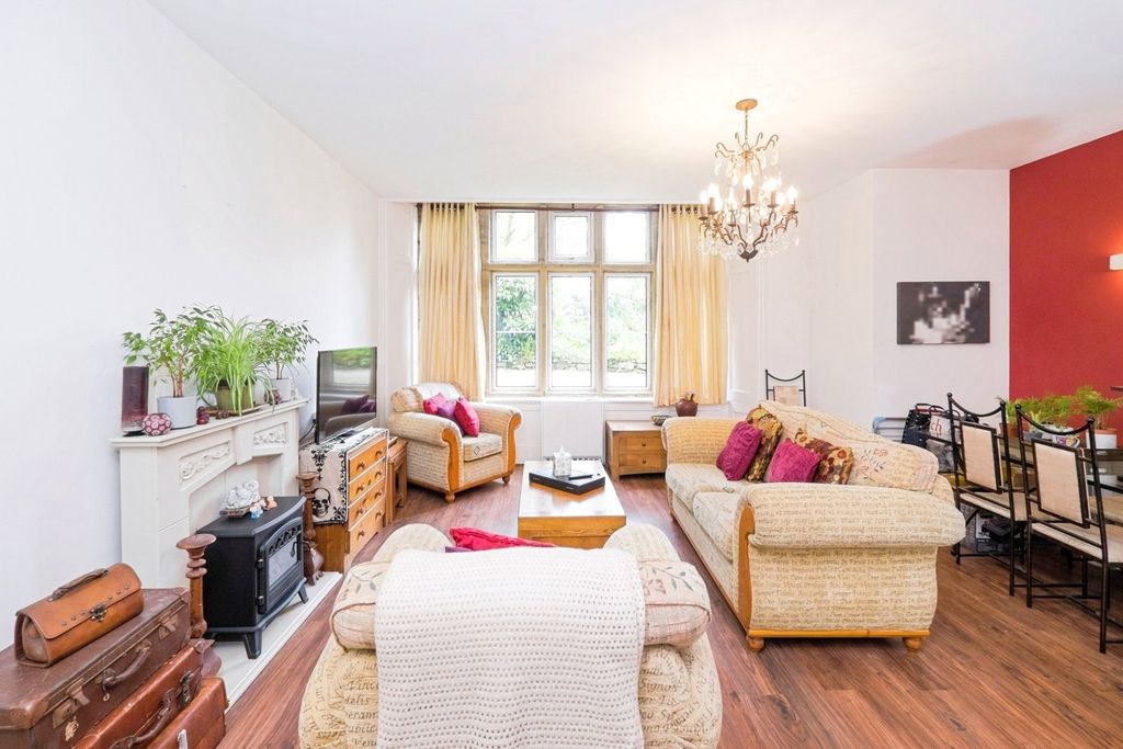 Property photo 3 of 10 Living/Dining