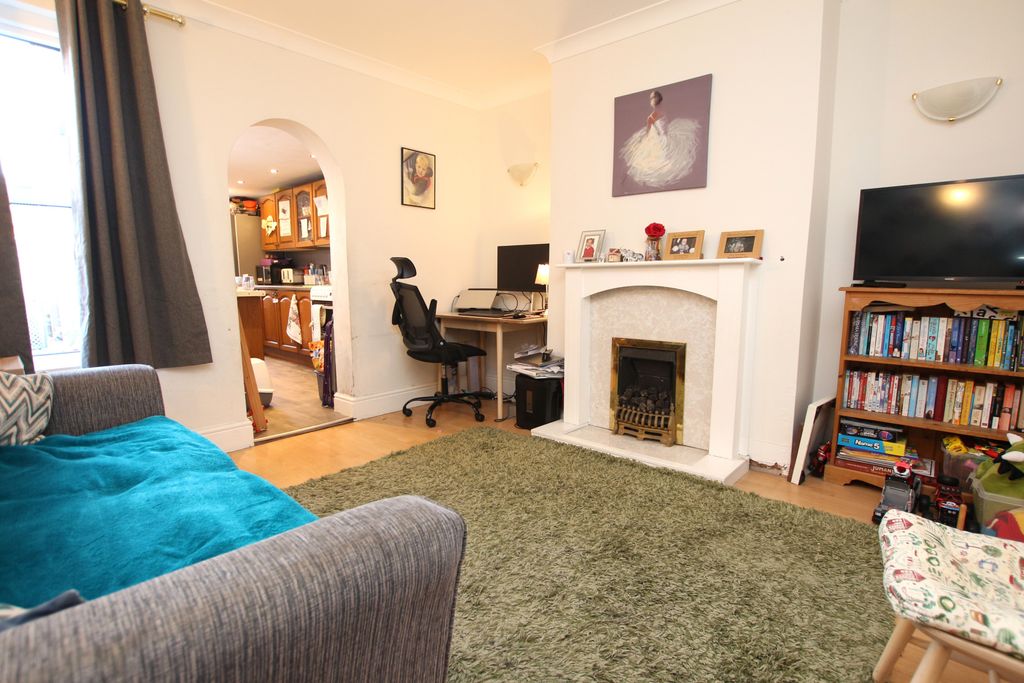 Property photo 3 of 9