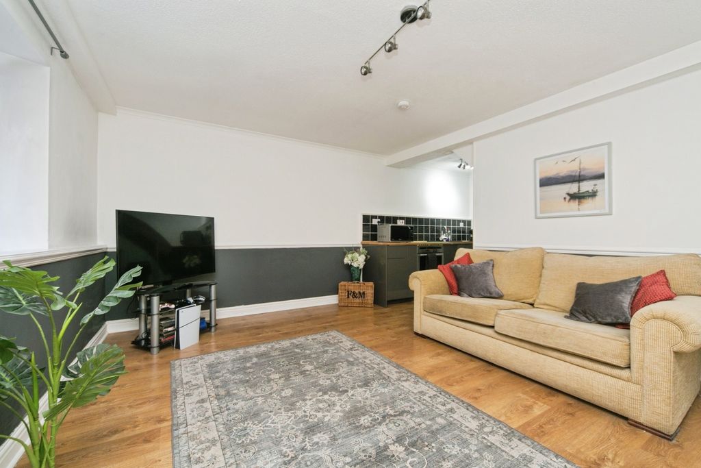 Property photo 1 of 18 Pbox-Img.Jpg