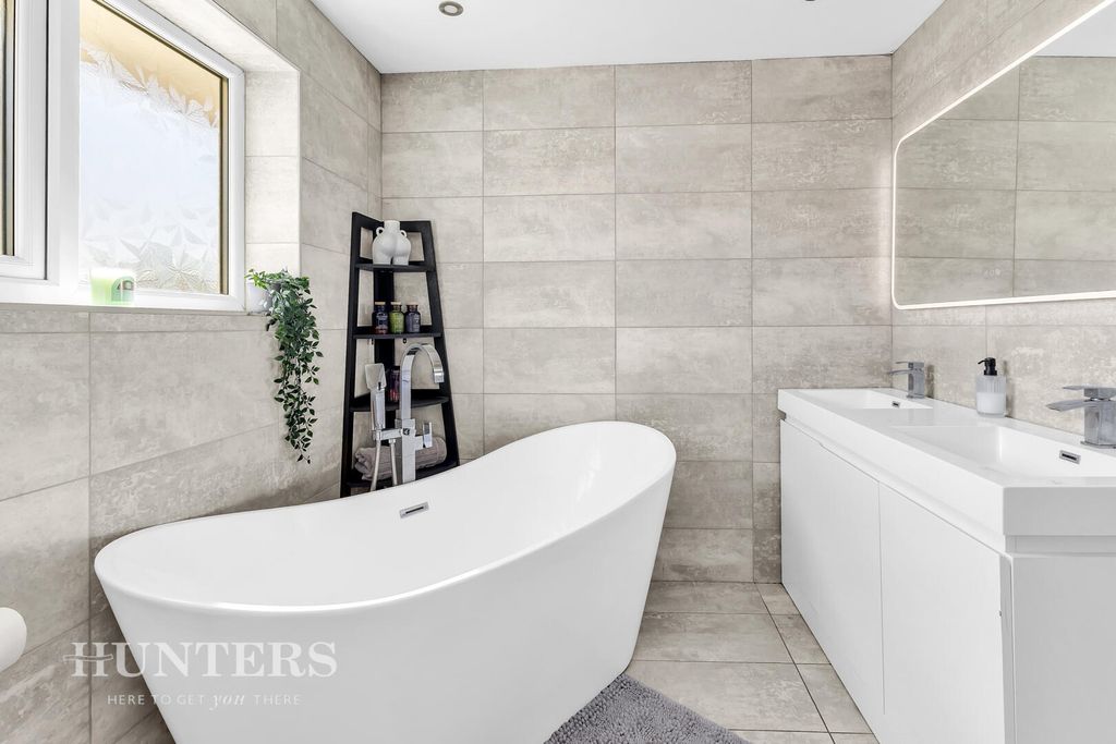 Property photo 3 of 24 Bathroom