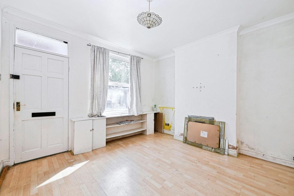 Property photo 2 of 11 Pbox-Img.Jpg