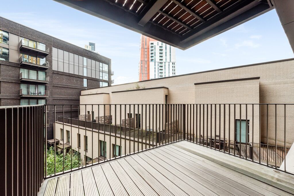 Property photo 2 of 12 Legacy Building, ...