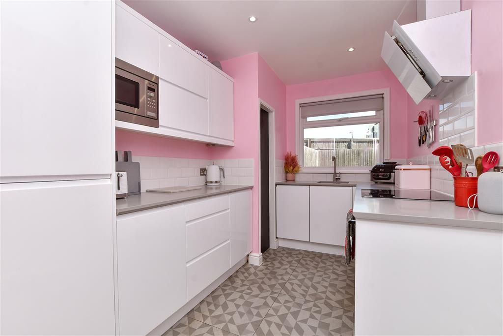 Property photo 1 of 11 Kitchen