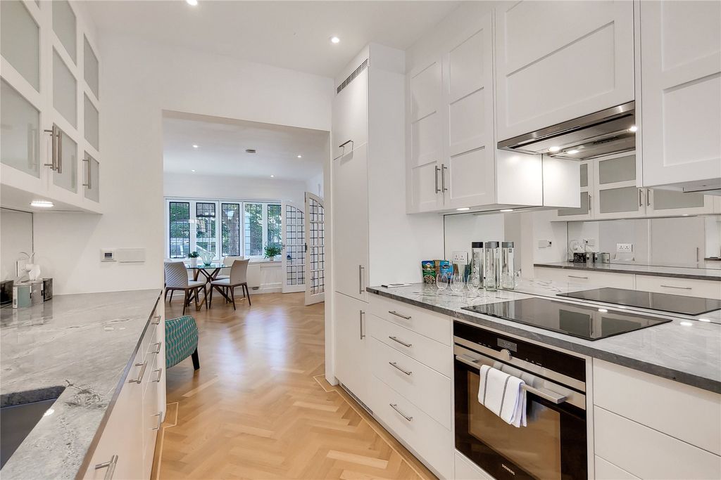 Property photo 2 of 18 Kitchen