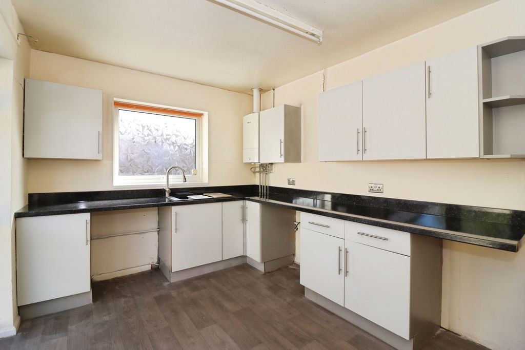 Property photo 3 of 15 Kitchen