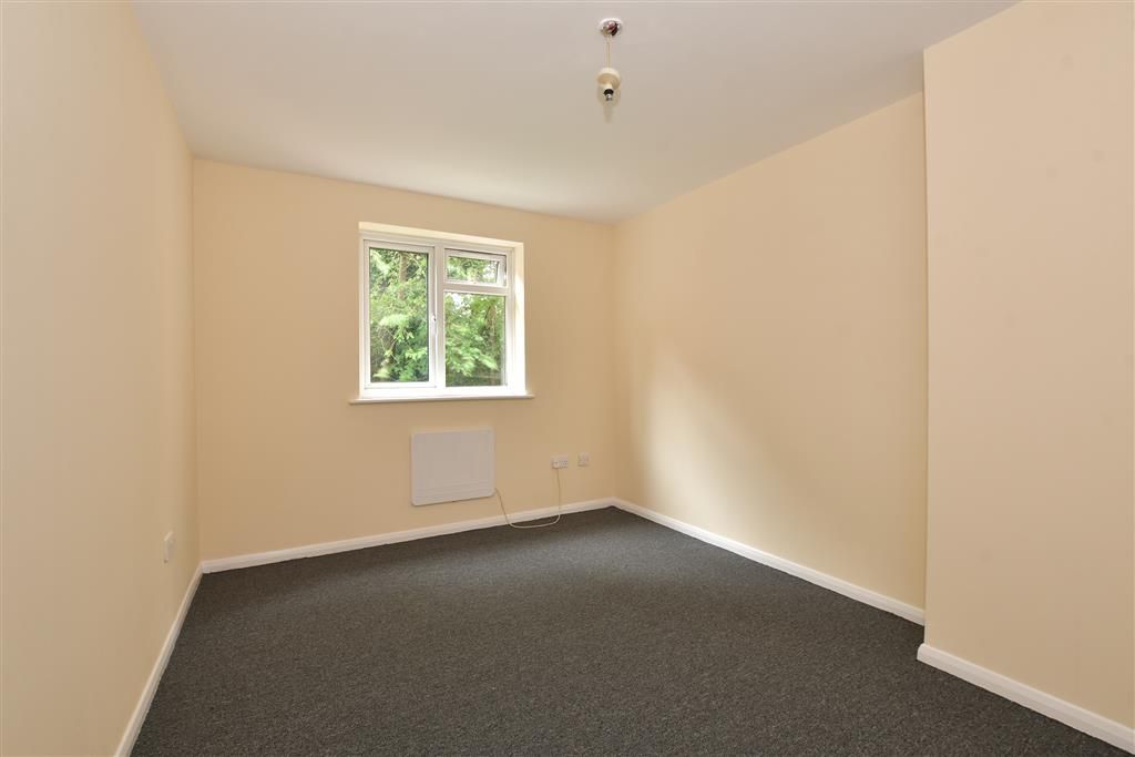 Property photo 1 of 6 Bedroom