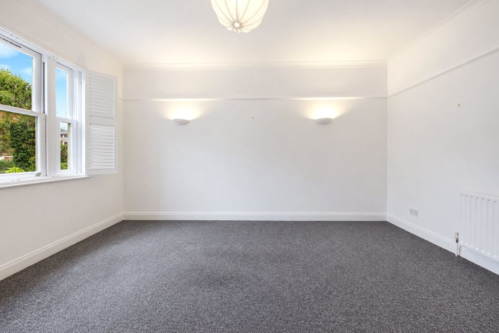 Property photo 2 of 12 Picture No. 17