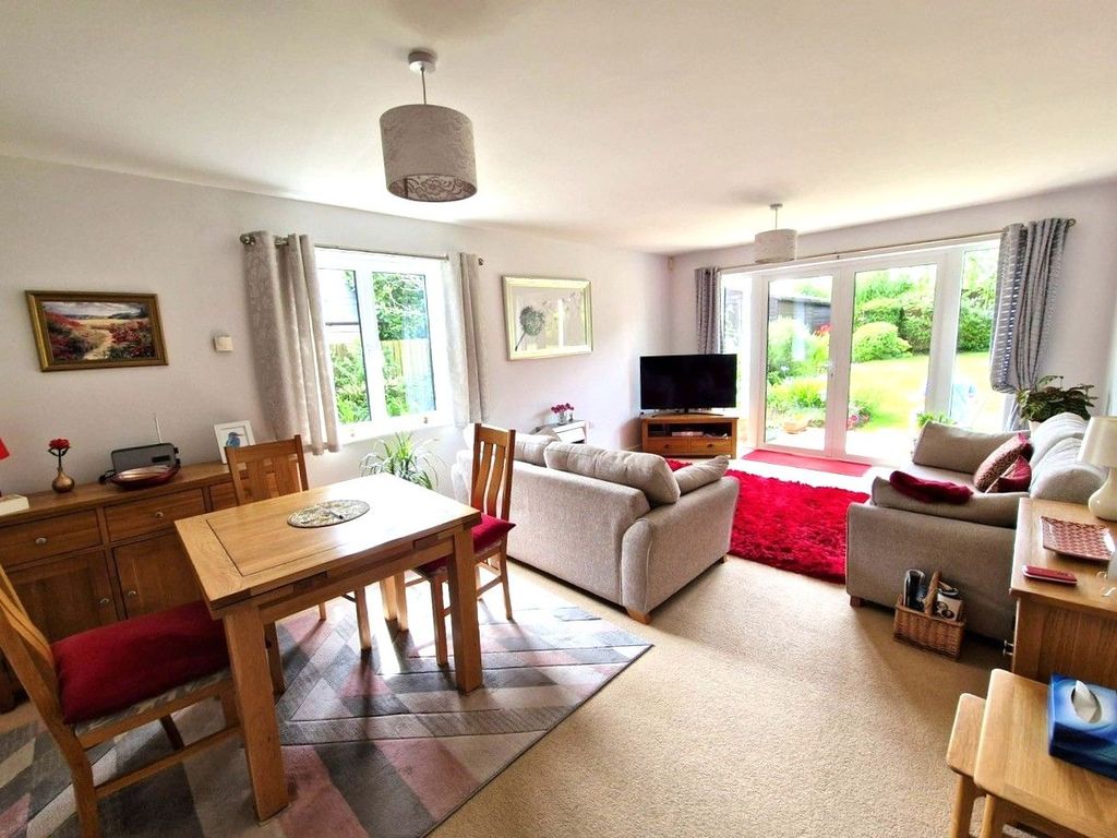 Property photo 3 of 11