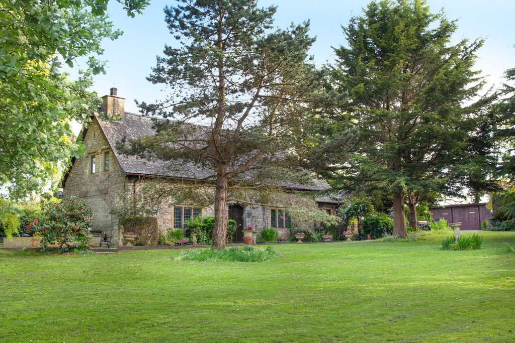 Property photo 1 of 30
