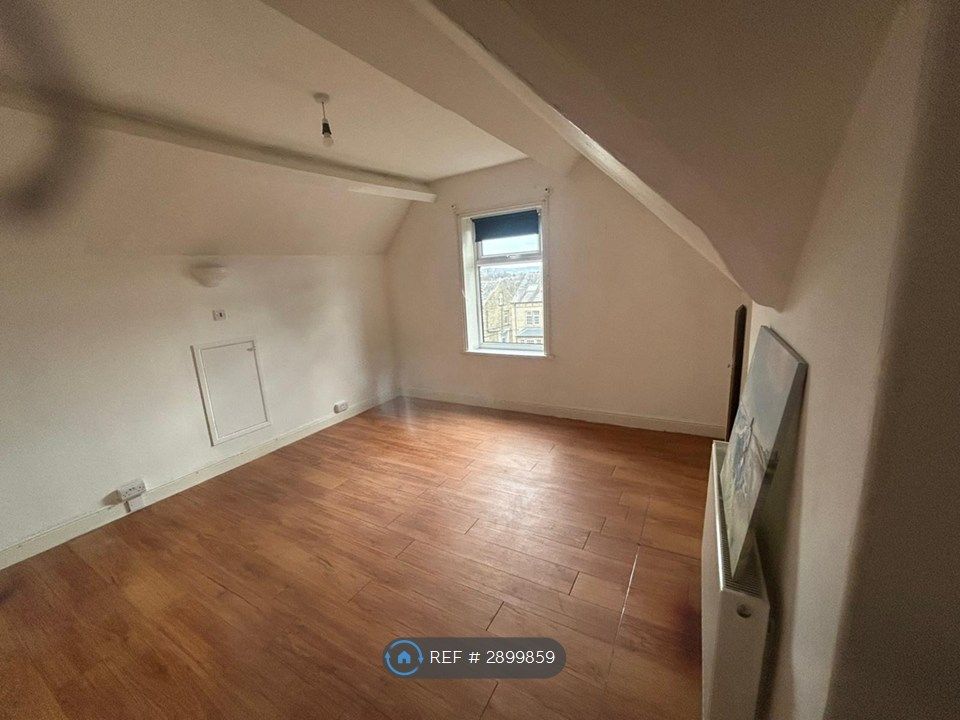 Property photo 2 of 5 Bedroom
