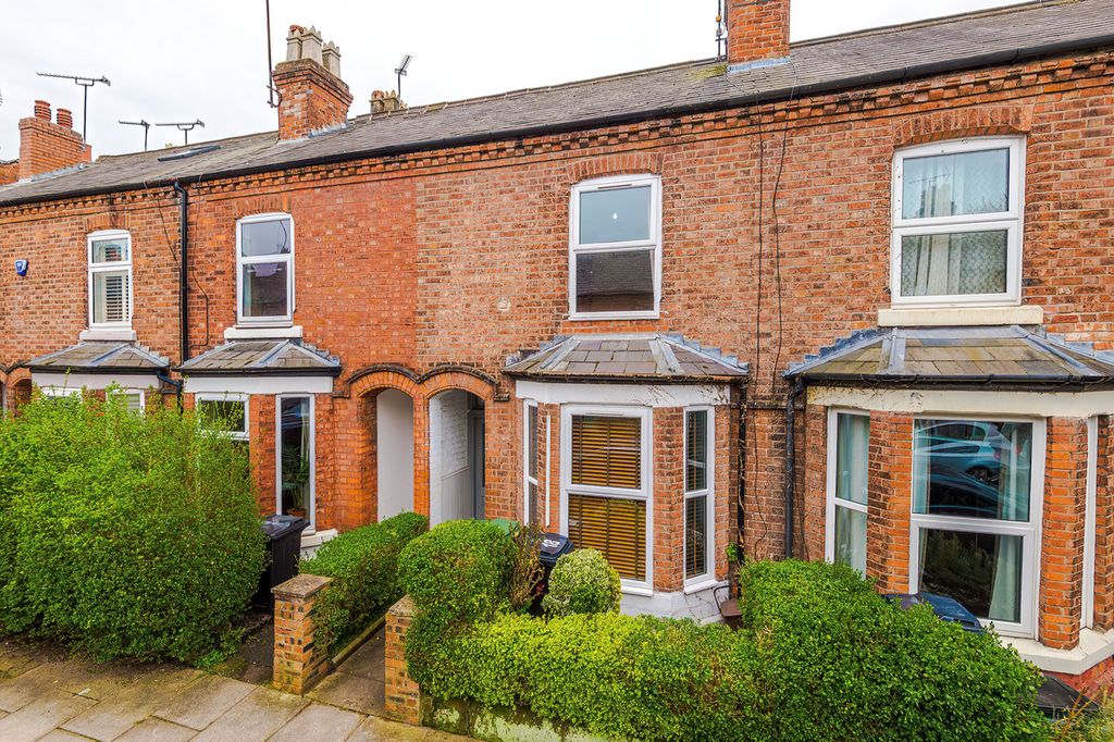 Property photo 1 of 17