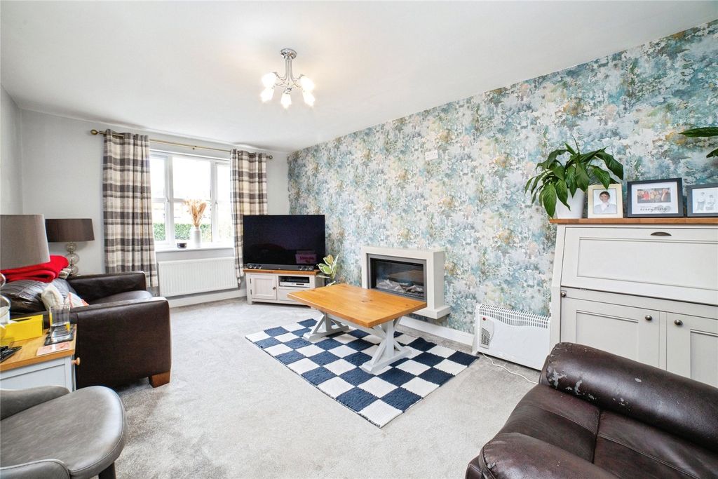 Property photo 2 of 23 Picture No. 21