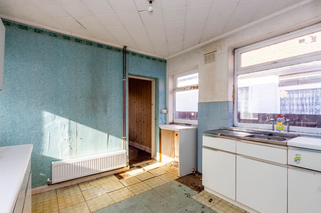 Property photo 3 of 9 Kitchen