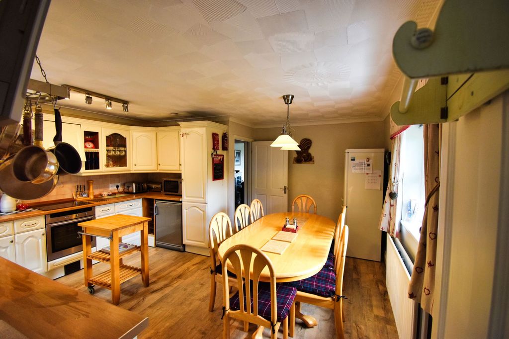 Property photo 3 of 23