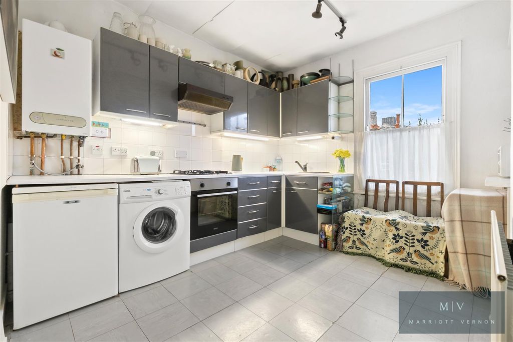 Property photo 3 of 10 Addiscombe Court Road 67 F2 MV-4.Jpg