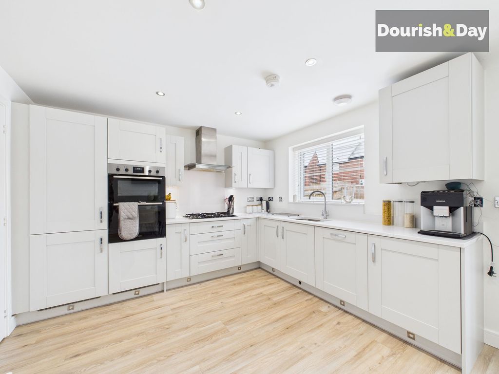 Property photo 2 of 25 Kitchen