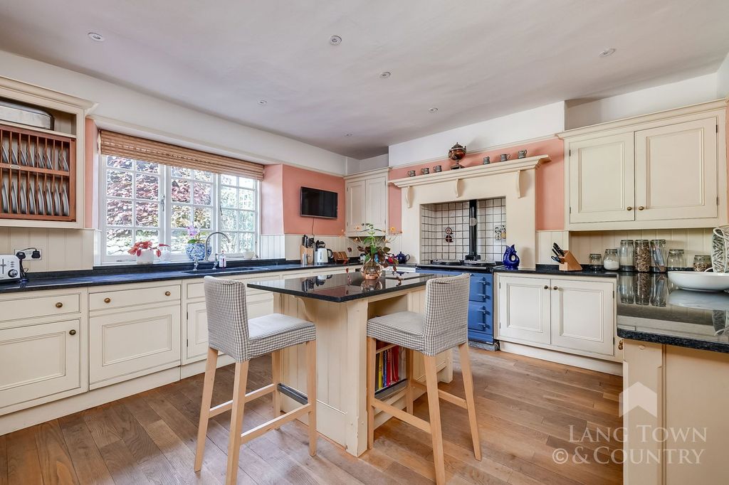 Property photo 3 of 34