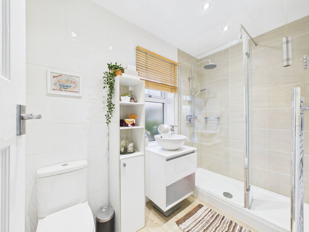 Property photo 3 of 8 Bathroom