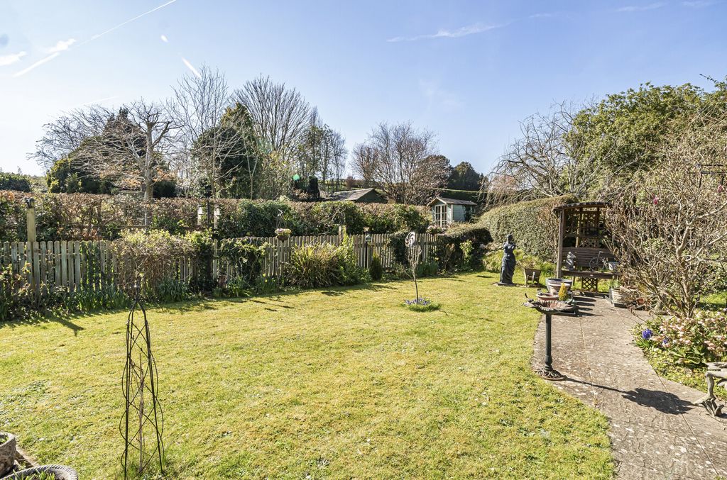 Property photo 2 of 27 Garden