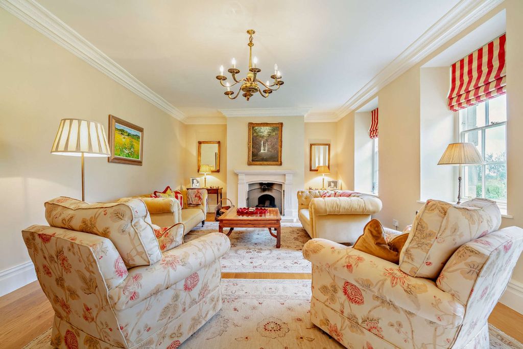 Property photo 2 of 42 Sitting Room