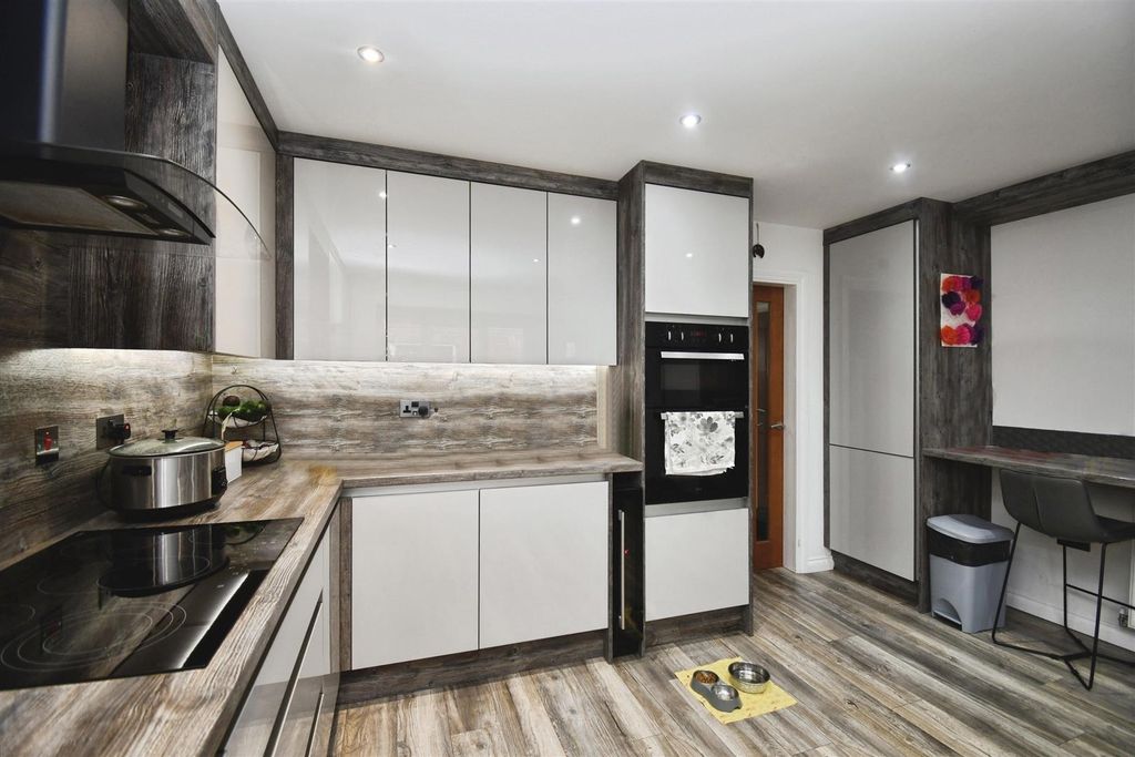 Property photo 2 of 26 Kitchen