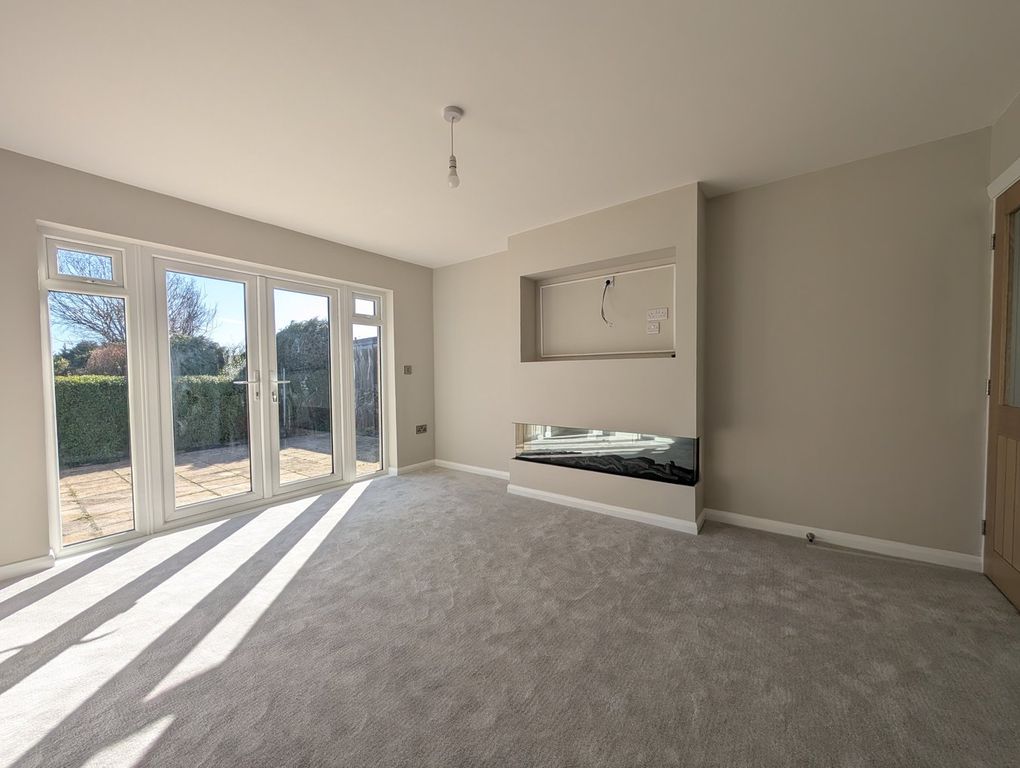 Property photo 2 of 20 Living Room