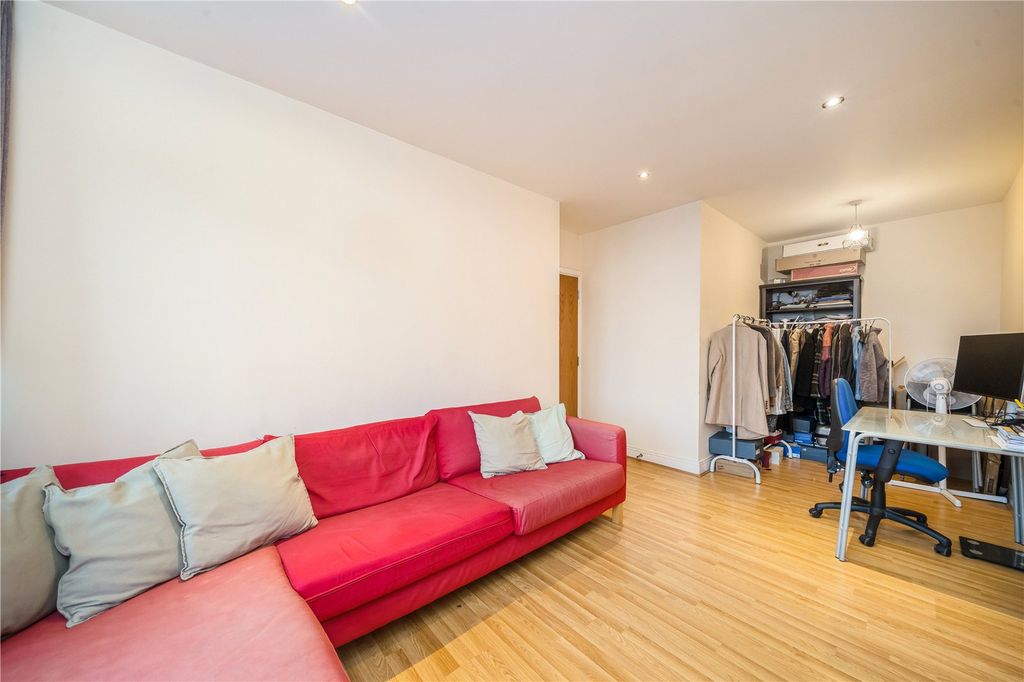 Property photo 3 of 7 Reception