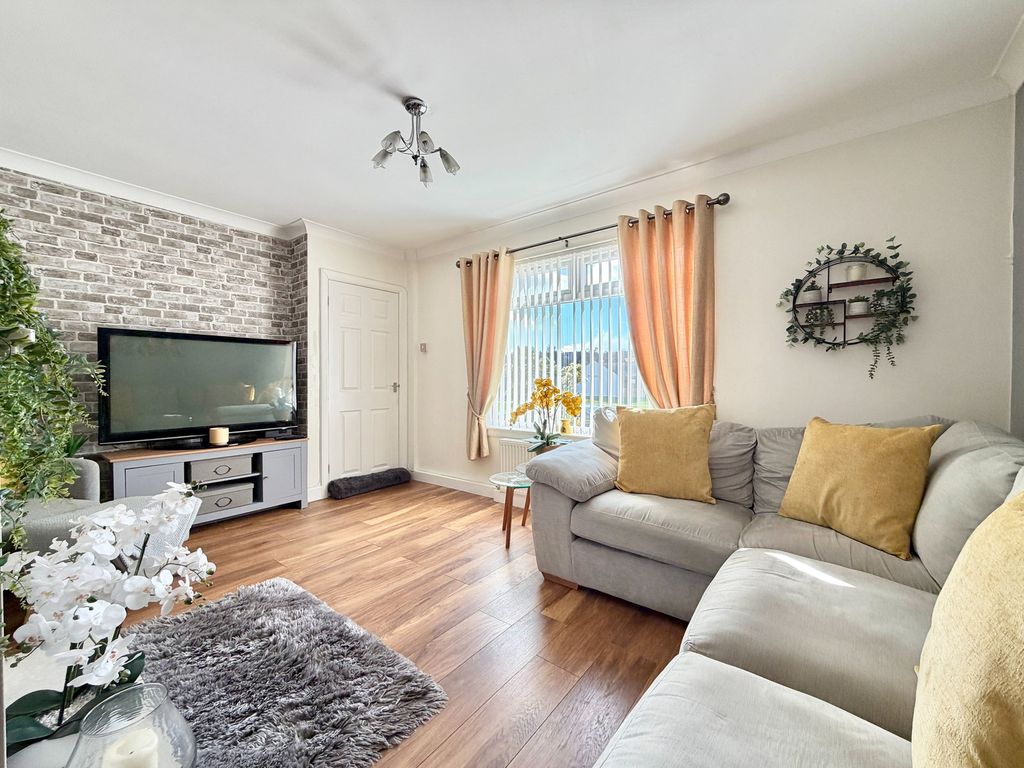 Property photo 2 of 27