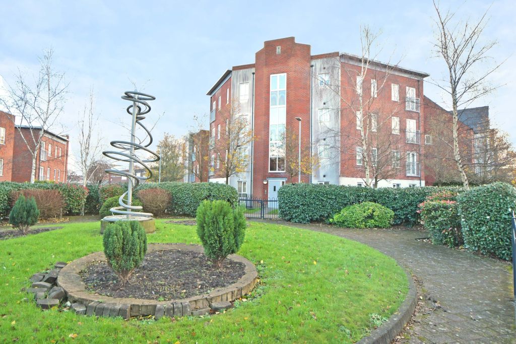 Property photo 1 of 7 Elton Court
