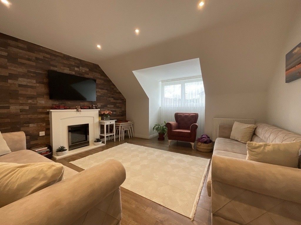 Property photo 3 of 6 Lounge