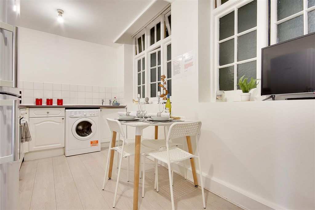 Property photo 3 of 9 Daimler House Apt2 P.Jpg