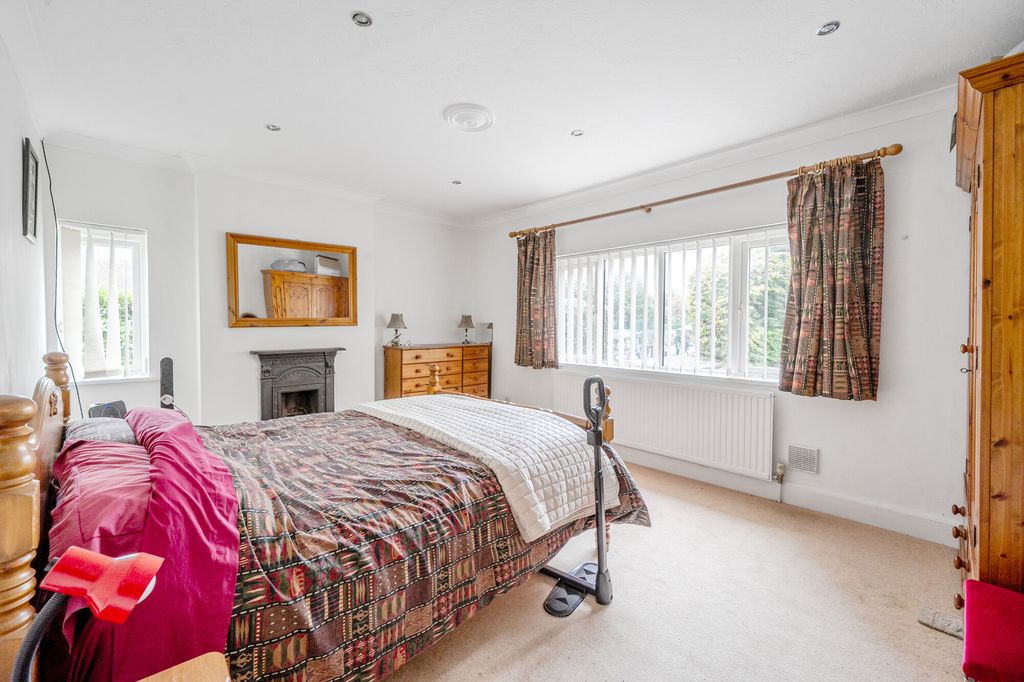 Additional image 11 of 3 bed flat for saleLedborough Lane, Beaconsfield HP9