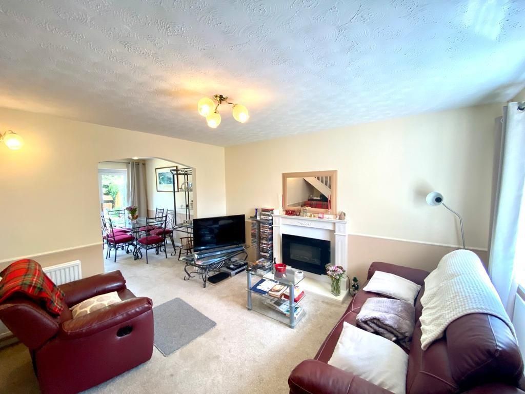 Property photo 3 of 17 Living Room