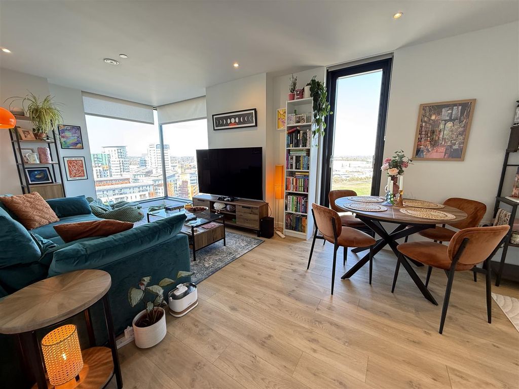 Property photo 2 of 31