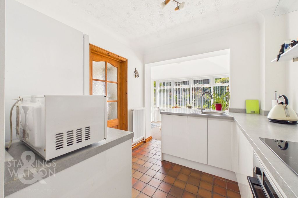 Property photo 3 of 27