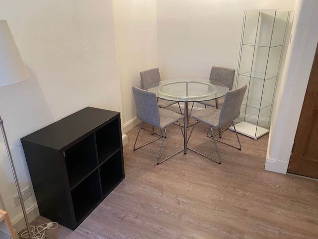 Property photo 3 of 6 Lounge 2