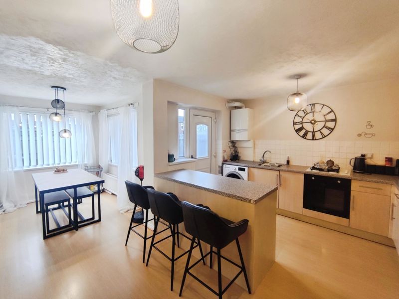 Property photo 2 of 9 Photo 4