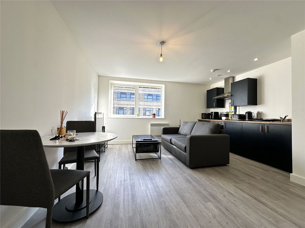 Property photo 3 of 8 Picture No. 04