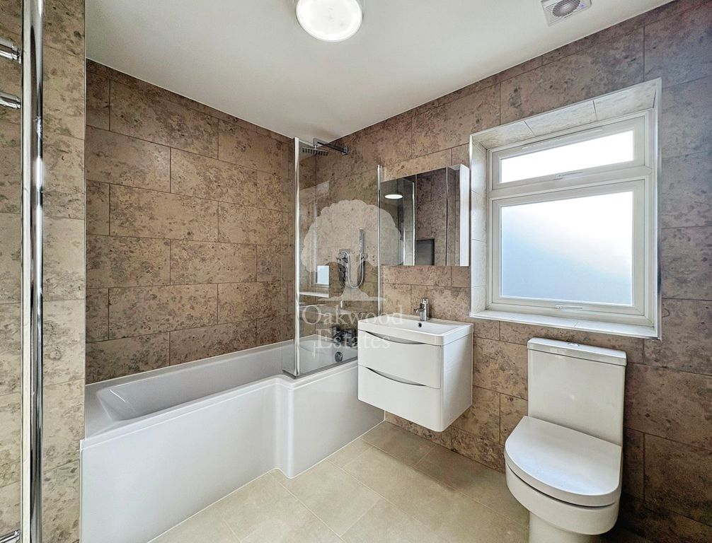 Property photo 3 of 18 Family Bathroom