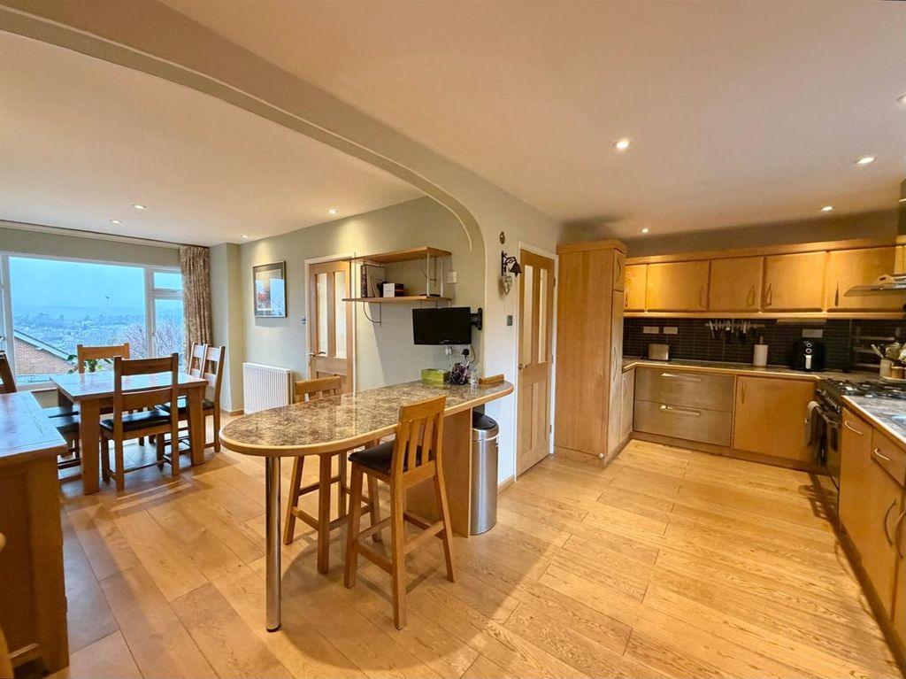 Property photo 2 of 22 Kitchen/Diner