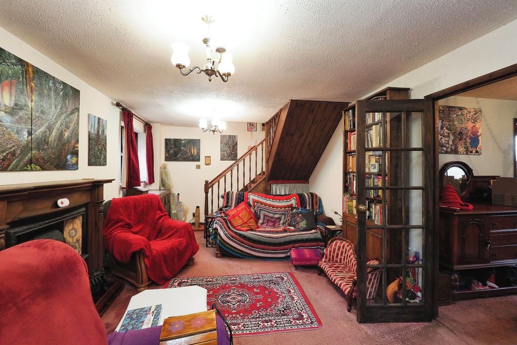 Property photo 3 of 17