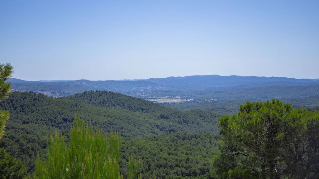 Property photo 3 of 26