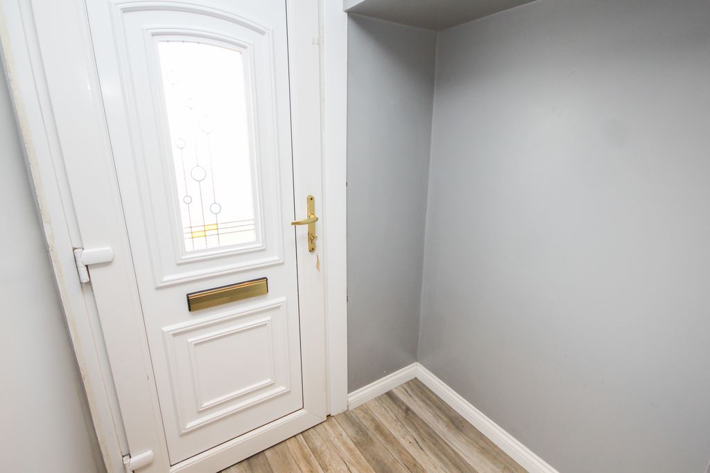 Property photo 3 of 26 109 Cuthill Cres - Redone Small-04