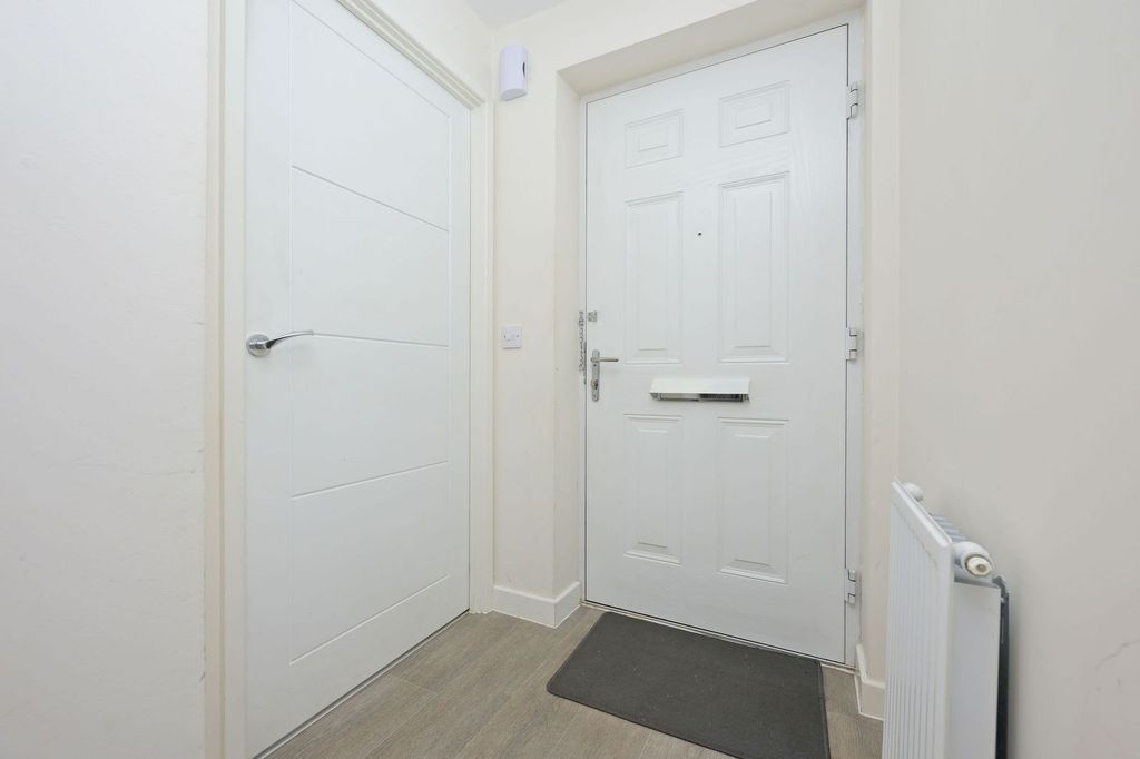 Property photo 2 of 26