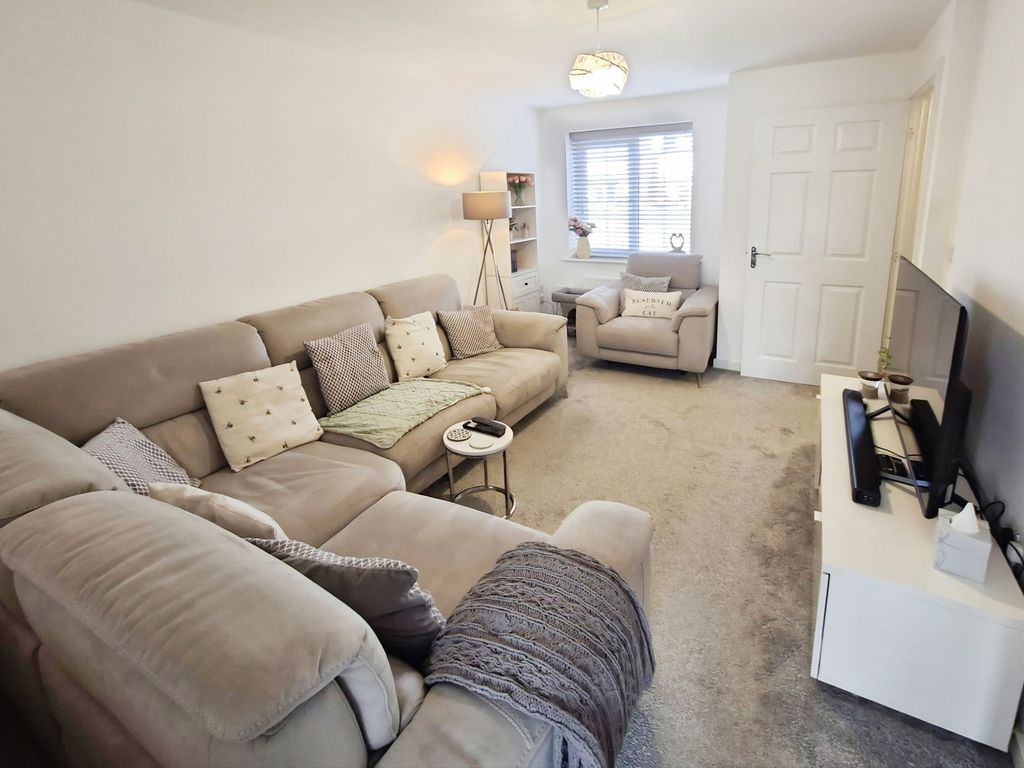 Property photo 2 of 11 Lounge