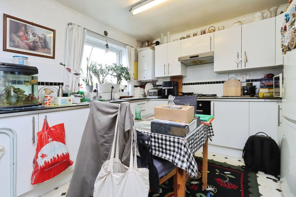 Property photo 3 of 15 Kitchen