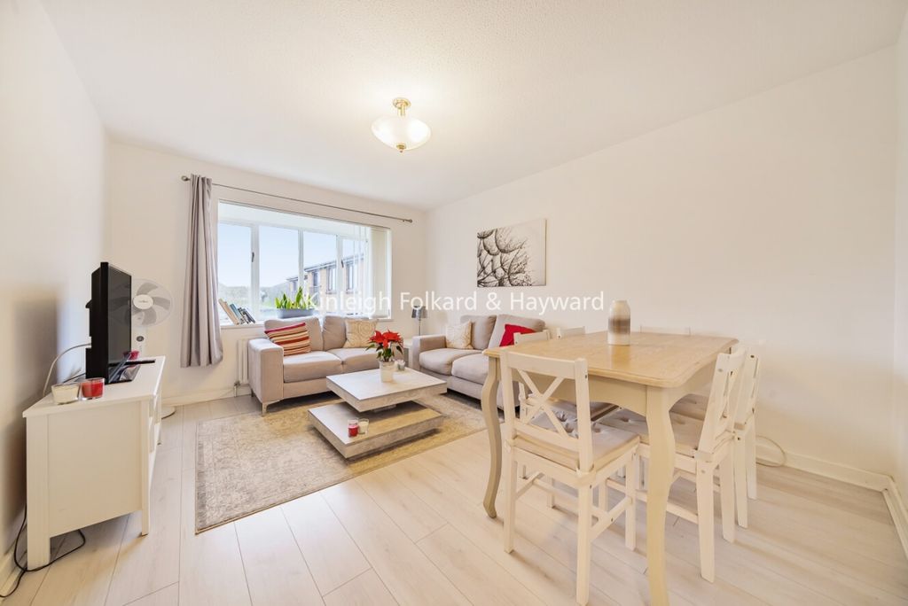 Property photo 2 of 8 Db8c8101-c1Cb-4ce3-9