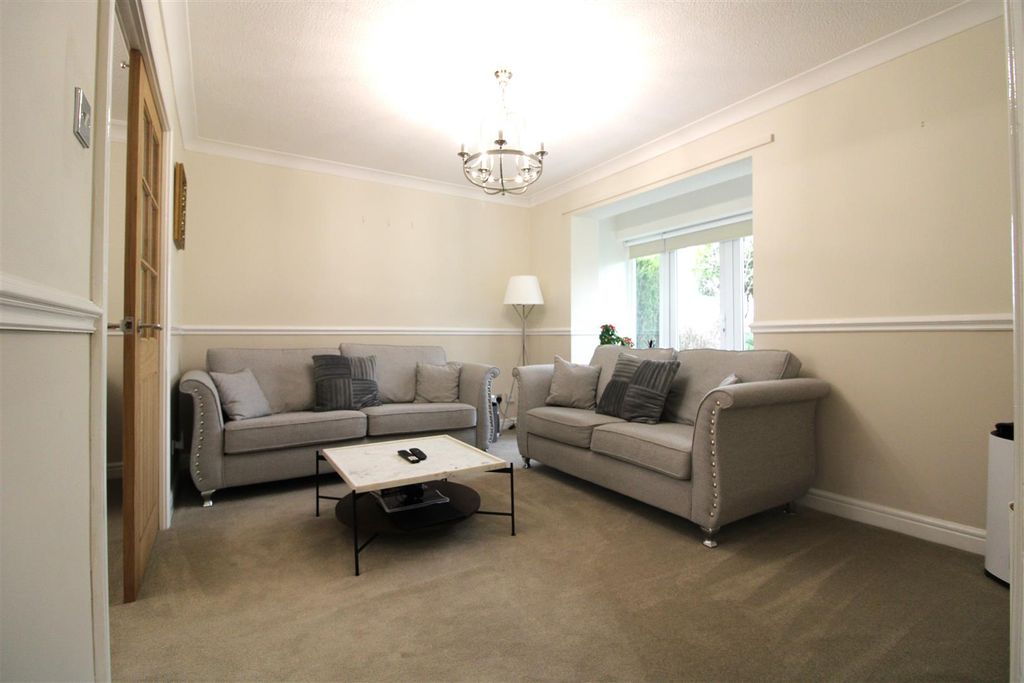 Property photo 3 of 17 C.Sit.Jpg