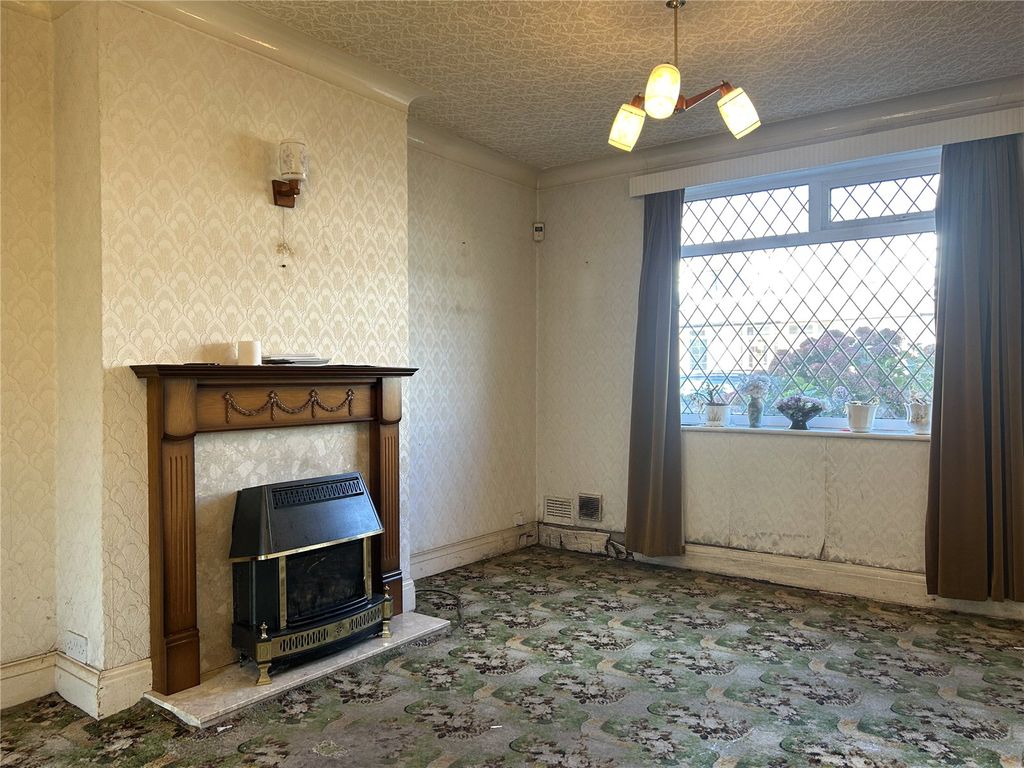 Property photo 2 of 12 Lounge
